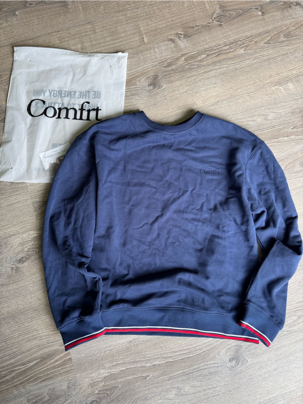 NWT Comfrt Crewneck Unisex size L